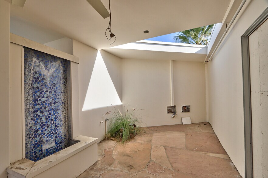 More Photos Of 2249 N Palm Canyon Dr, Palm Springs Hotel For Sale