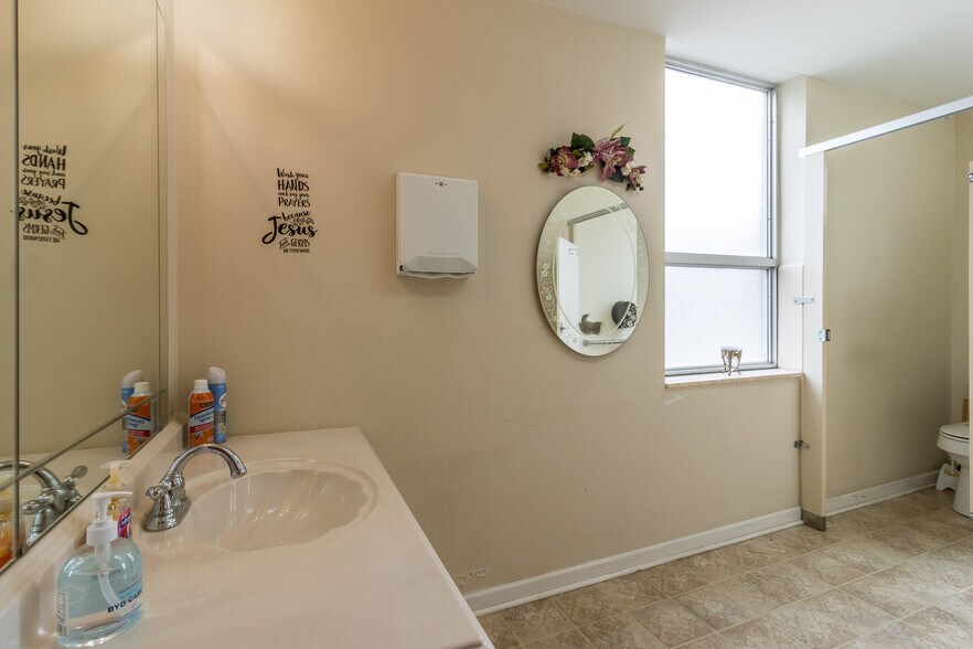 More Photos Of 5502 Dayton Blvd, Chattanooga Religious Facility For Sale