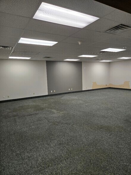 More Photos Of 6327 Molloy Rd, East Syracuse Unknown For Lease