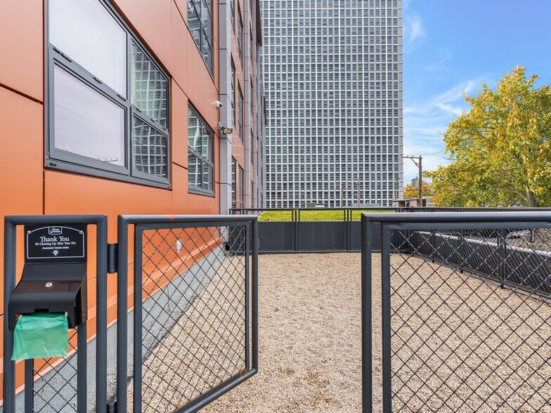 More Photos Of 6418 N Sheridan Rd, Chicago Apartments For Lease