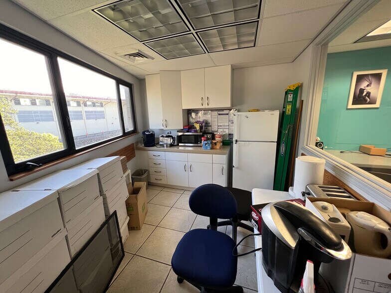 More Photos Of 3160 Waialae Ave, Honolulu Loft Creative Space For Sale