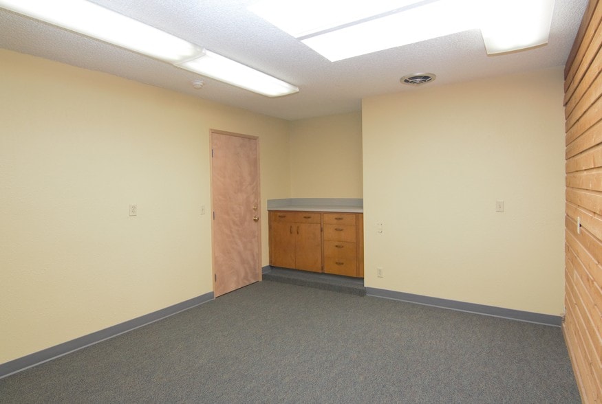 More Photos Of 1900 N 99 Hwy, Mcminnville Loft Creative Space For Lease