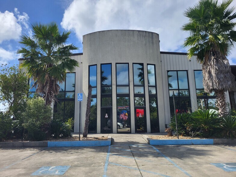 More Photos Of 9140 Canal Rd, Gulfport Light Distribution For Sale