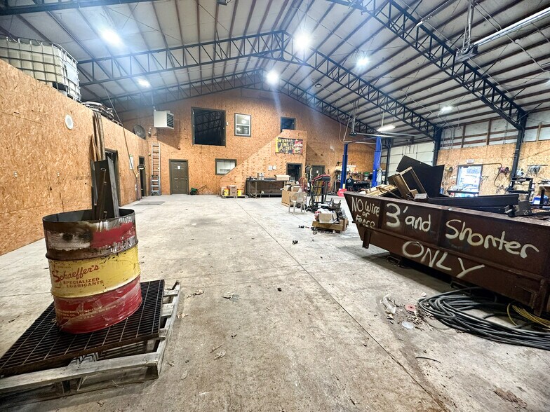 More Photos Of 8110 W Ford Springs Rd, Bentonville Flex For Lease