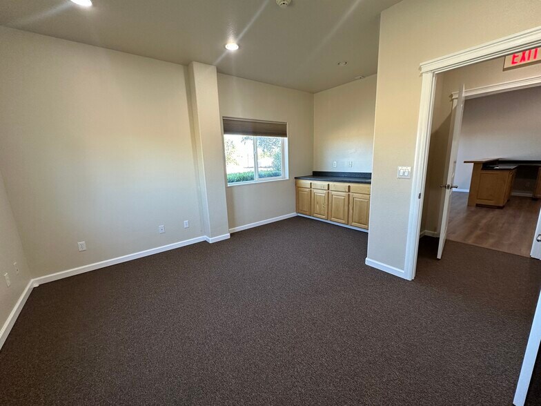 More Photos Of 24400 Old 44 Dr, Millville Flex For Sale
