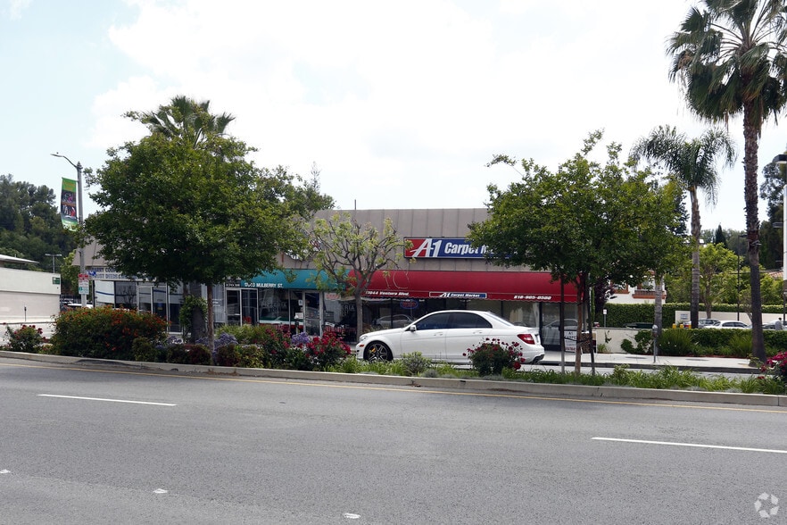More Photos Of 17034-17046 Ventura Blvd, Encino Storefront For Lease