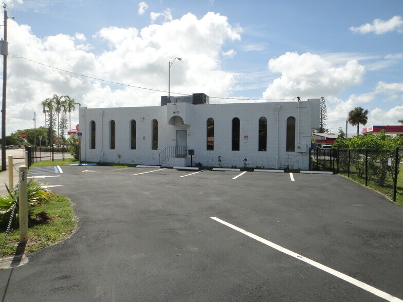 More Photos Of 14205 W Dixie Hwy, North Miami Medical For Sale