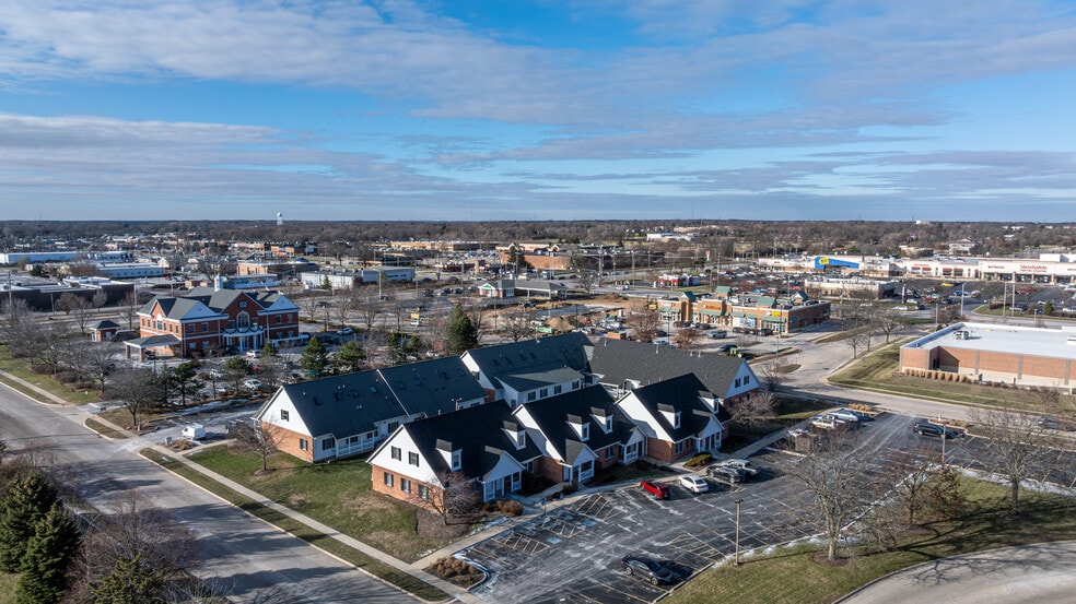 More Photos Of 610 Crystal Point Dr, Crystal Lake Medical For Lease