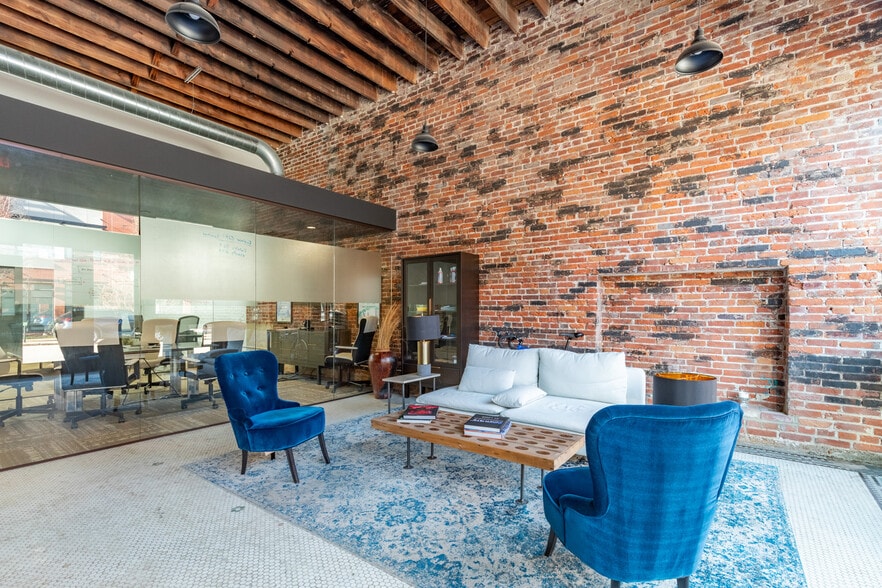 More Photos Of 2940 Locust Blvd, Saint Louis Warehouse For Lease