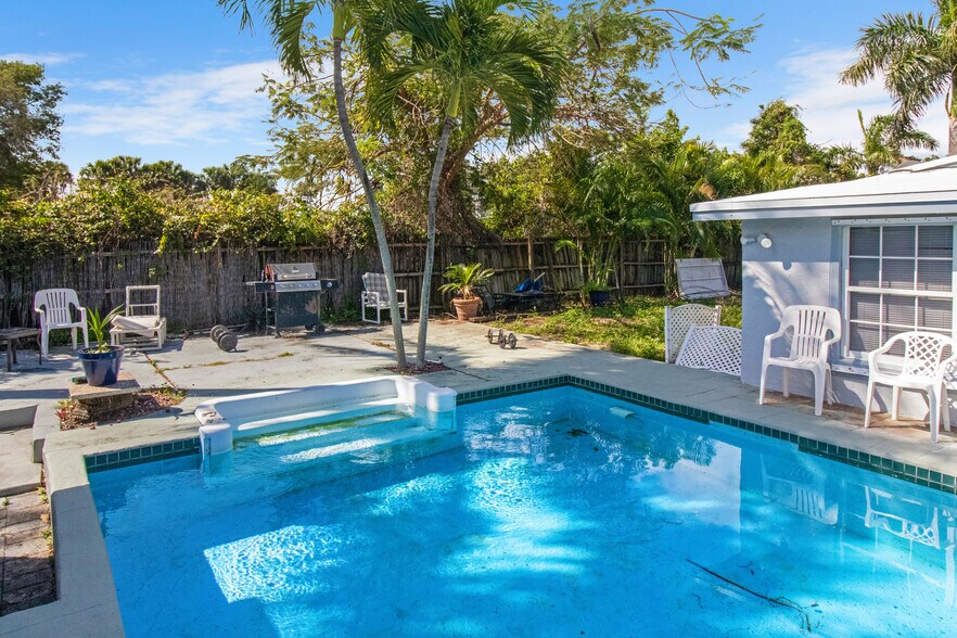 More Photos Of 3570 N Old Dixie Hwy, Delray Beach Apartments For Sale