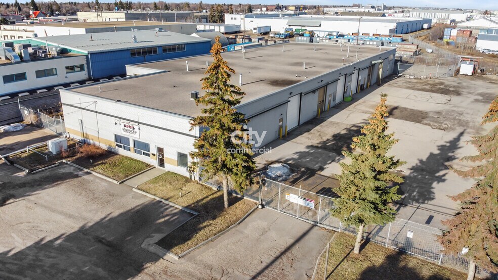 More Photos Of 11318-11320 143rd St NW, Edmonton Service For Lease