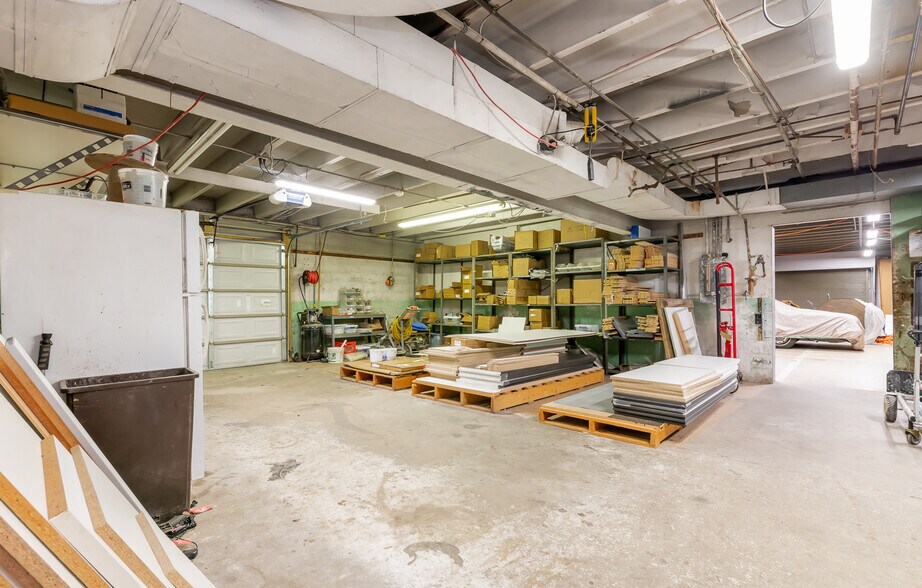 More Photos Of 927 E Madison St, Louisville Warehouse For Sale