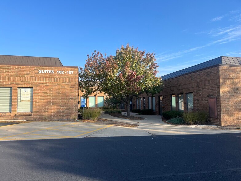 Primary Photo Of 10 W Phillip Rd, Vernon Hills Medical For Lease