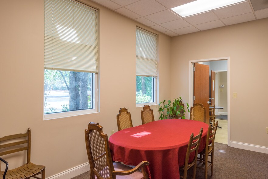 More Photos Of 897 Von Kolnitz Rd, Mount Pleasant Medical For Lease