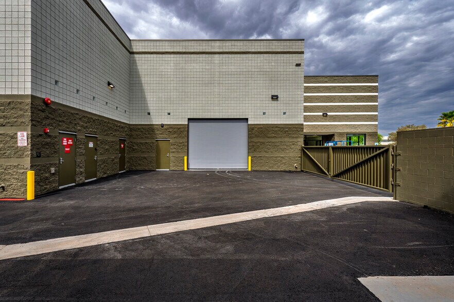 More Photos Of 315 E Comstock Dr, Chandler Warehouse For Sale