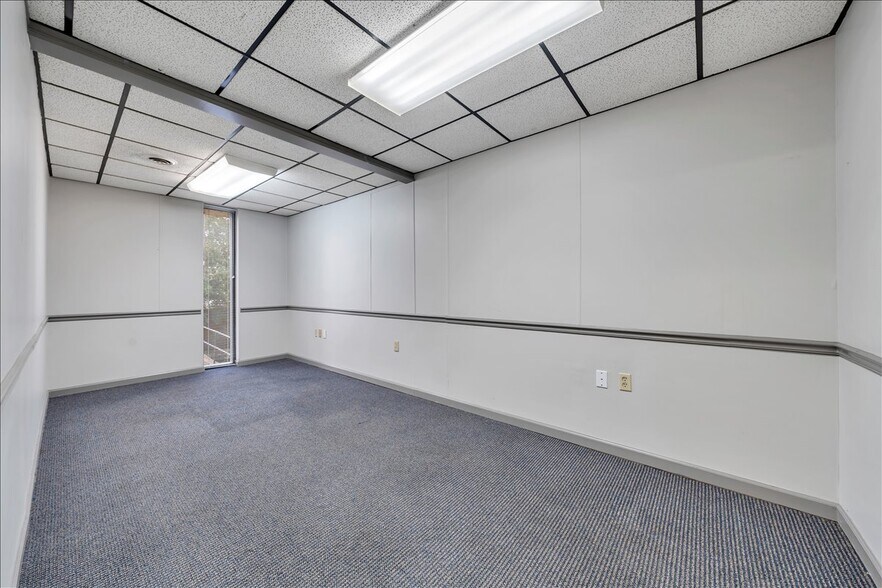 More Photos Of 356-358 Campbell Ave NW, Roanoke Office For Sale