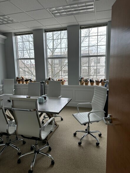 More Photos Of 16740 Birkdale Commons Pky, Huntersville Office Residential For Lease