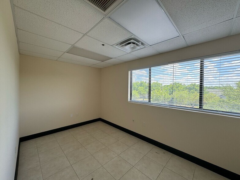 More Photos Of 1490 Sunshadow Dr, Casselberry Loft Creative Space For Lease