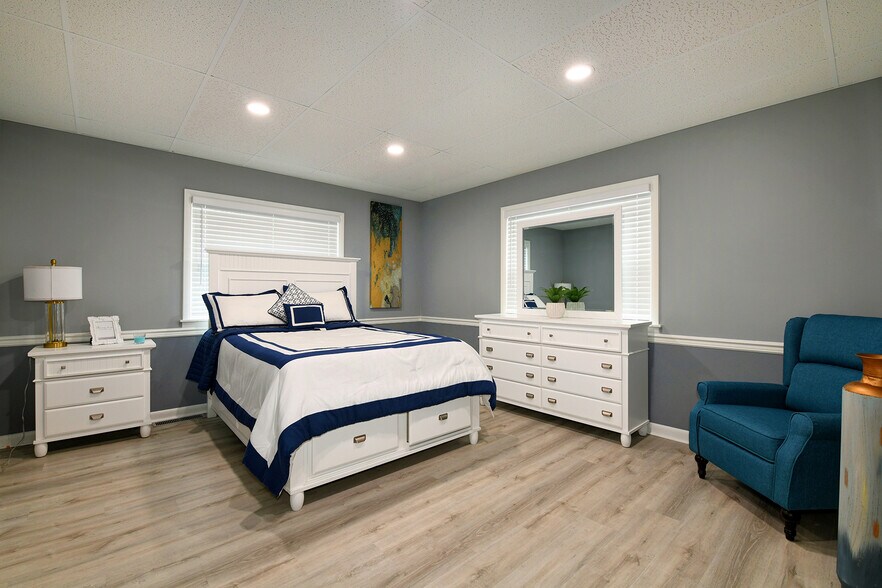 More Photos Of 1604 State St, New Albany Office For Sale