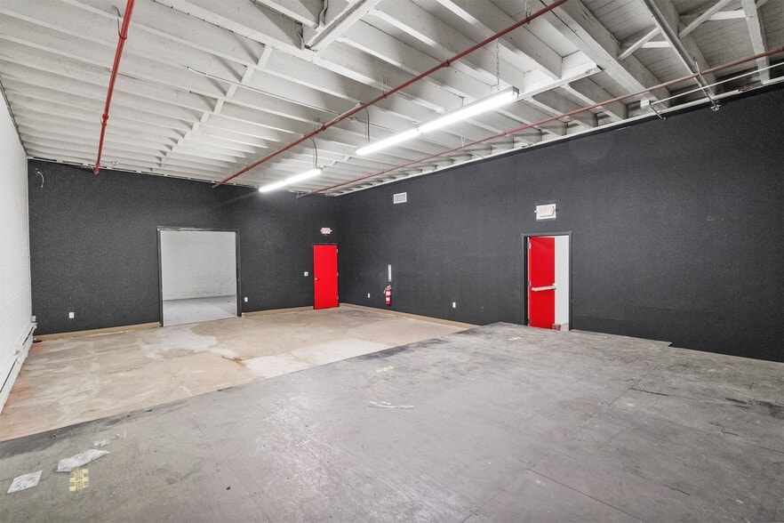 More Photos Of 327 Douglass St, Brooklyn Storefront For Sale