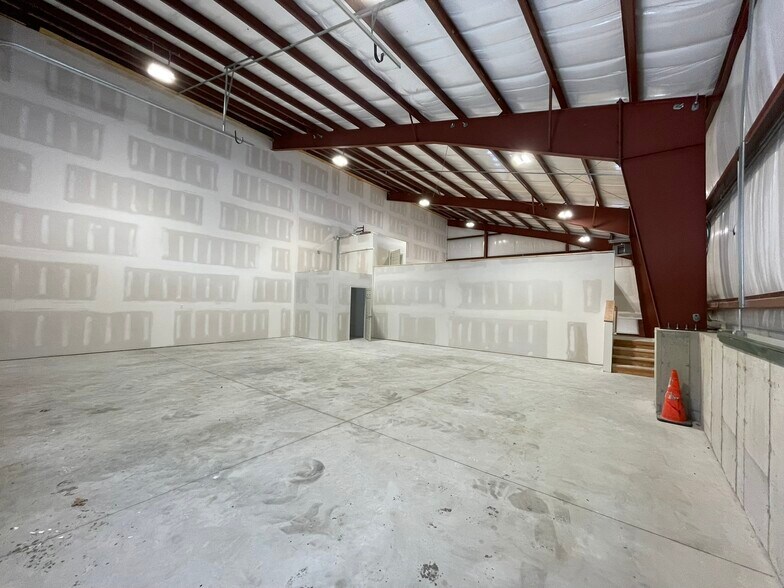More Photos Of 111 Hopkins Hill Rd, West Greenwich Flex For Lease