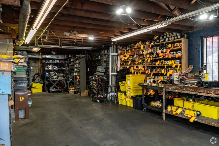 More Photos Of 49260 Van Dyke Ave, Shelby Township Warehouse For Sale