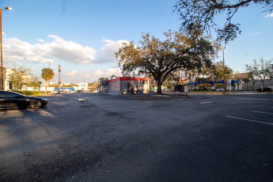 More Photos Of 5908 Orange Blossom Trl, Orlando Fast Food For Sale