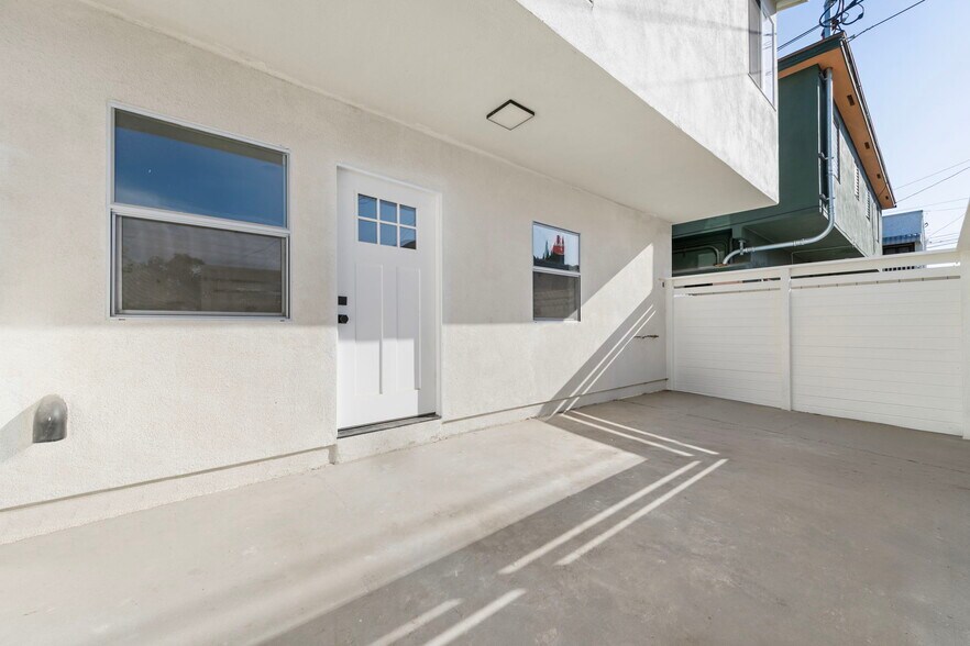More Photos Of 3020 E 3rd St, Long Beach Apartments For Sale