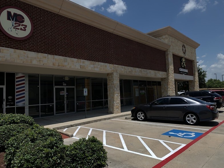 More Photos Of 9603 Broadway Blvd, Pearland Storefront For Lease