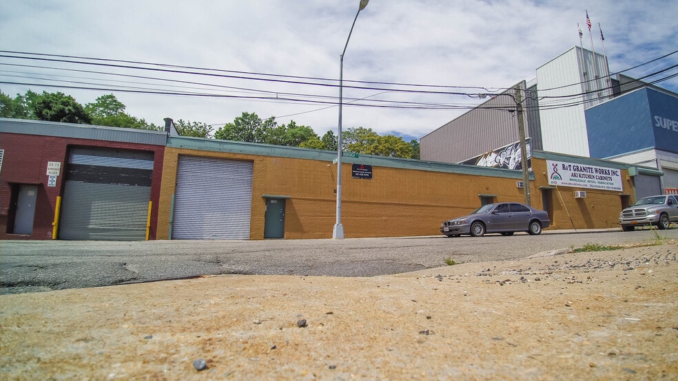 More Photos Of 2566 Borough Pl, Woodside General Retail For Lease