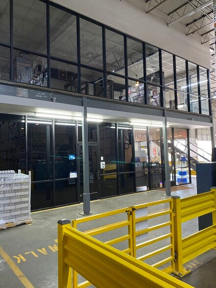 More Photos Of 2200-2202 E Randol Mill Rd, Arlington Warehouse For Lease