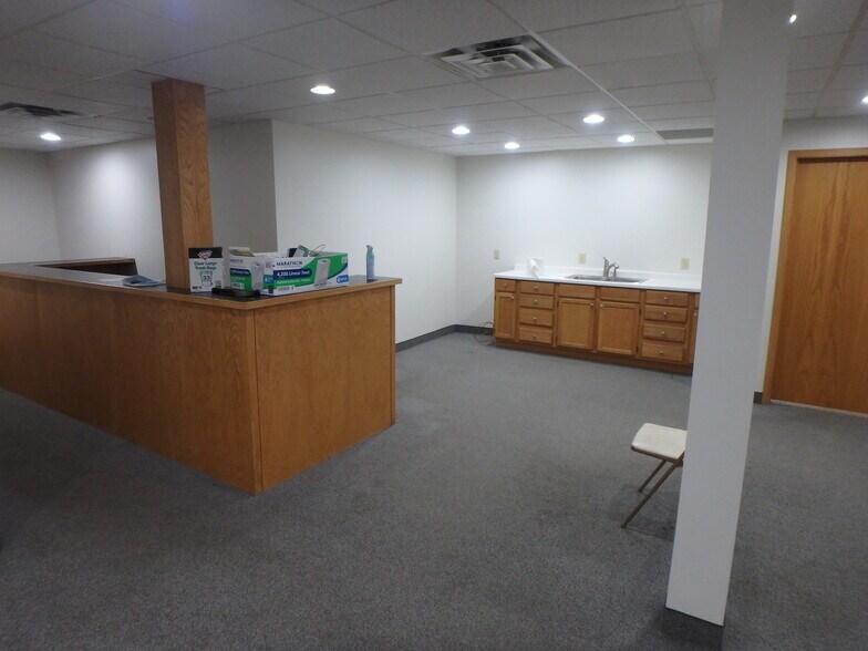 More Photos Of 112 E 5th St, Chaska Office For Sale