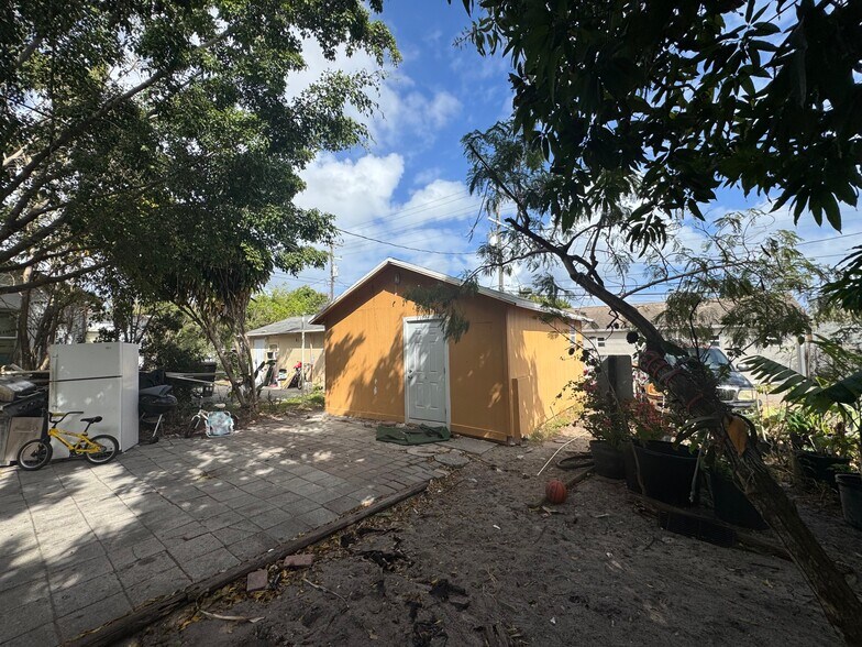 More Photos Of 110 S B St, Lake Worth Multifamily For Sale