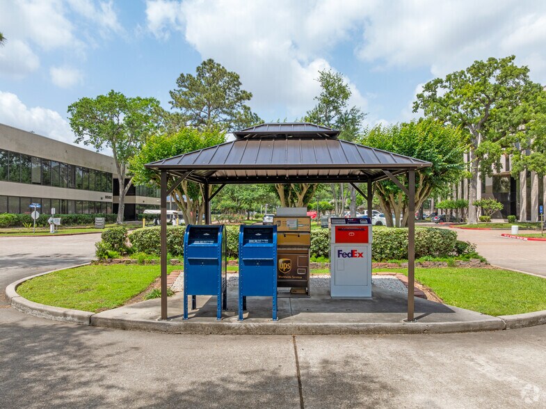 More Photos Of 8554 Katy Fwy, Houston Unknown For Lease