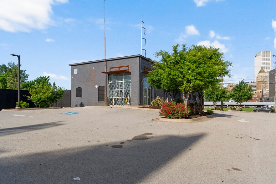 More Photos Of 621 S Kenosha Ave, Tulsa Auto Repair For Sale