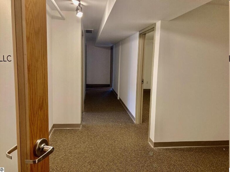 More Photos Of 221 Garland St, Traverse City Storefront Retail Office For Lease