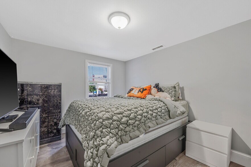 More Photos Of 504 Fire Island Ave, Babylon Flex For Sale