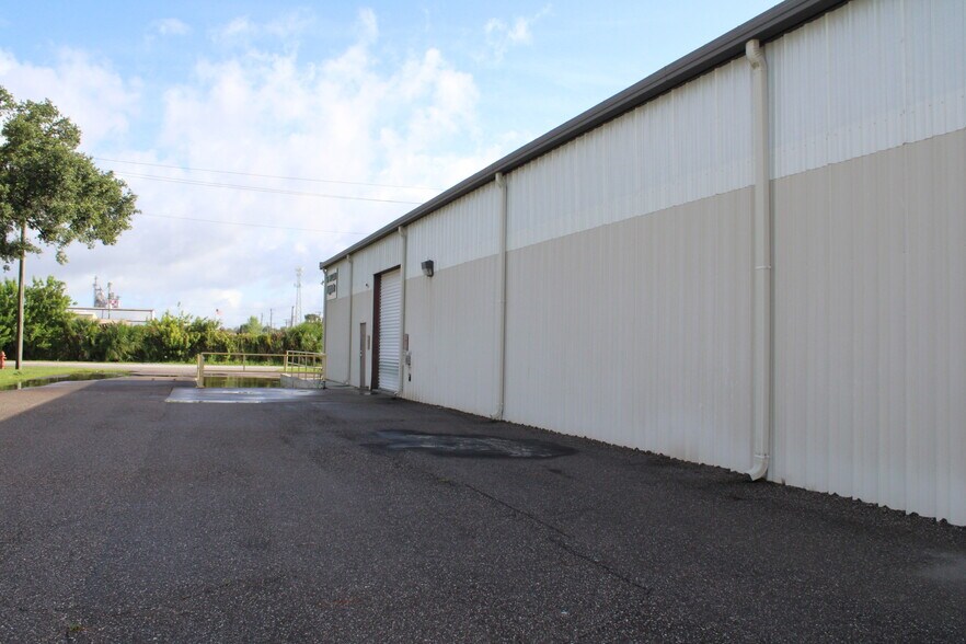 More Photos Of 399 Prairie Industrial Pky, Mulberry Warehouse For Sale
