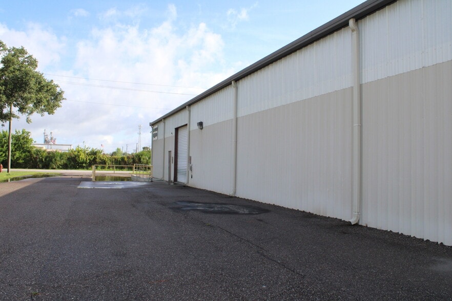 More Photos Of 399 Prairie Industrial Pky, Mulberry Warehouse For Sale