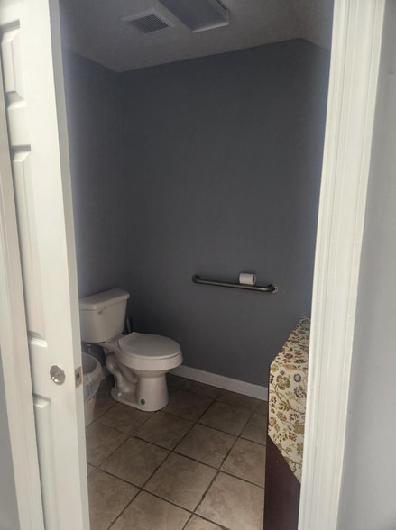 More Photos Of 22196 Three Notch Rd, Lexington Park Office For Lease