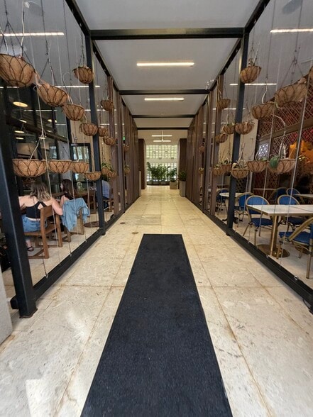 More Photos Of 218 NW 24th St, Miami Office Residential For Lease