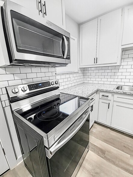 More Photos Of 2020 Cottonwood St, Beaumont Apartments For Sale