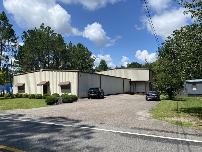 Primary Photo Of 3140 Lees Ln, Mobile Light Distribution For Lease
