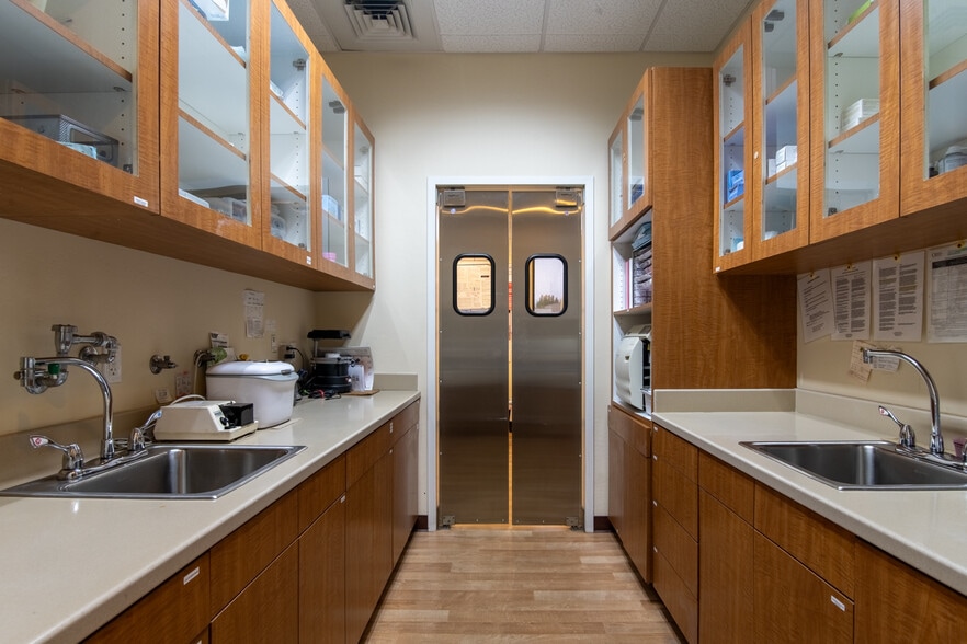 More Photos Of 3409 Calloway Dr, Bakersfield Medical For Sale