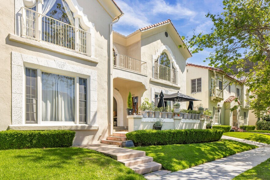 More Photos Of 326 N Sycamore Ave, Los Angeles Apartments For Sale
