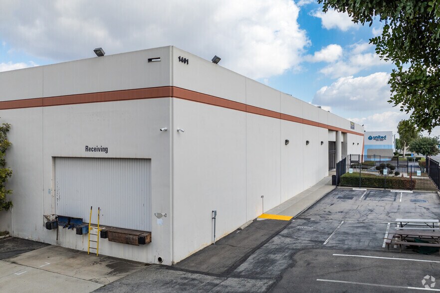 More Photos Of 1401 W Walnut St, Compton Warehouse For Lease