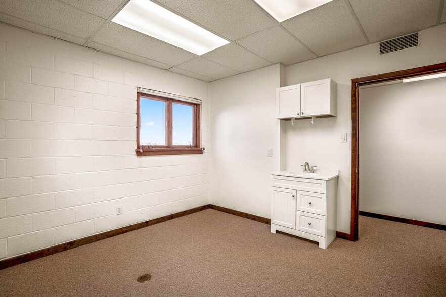 More Photos Of 11 Calle Medico, Santa Fe Medical For Lease