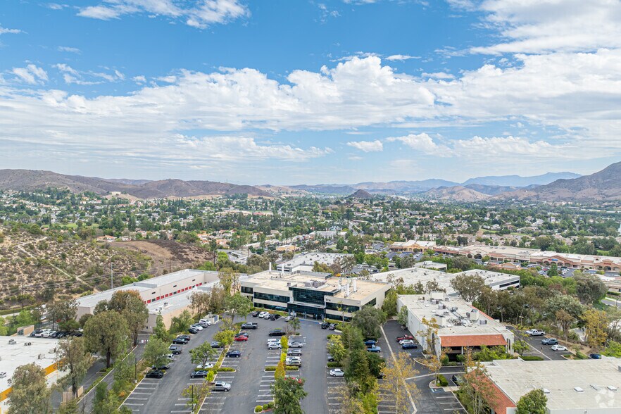 More Photos Of 5716 Corsa Ave, Westlake Village Office For Lease