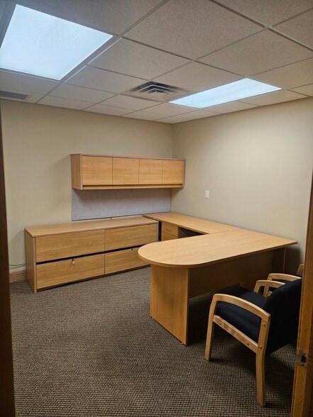 More Photos Of 3049 Ramada Way, Green Bay Flex For Lease