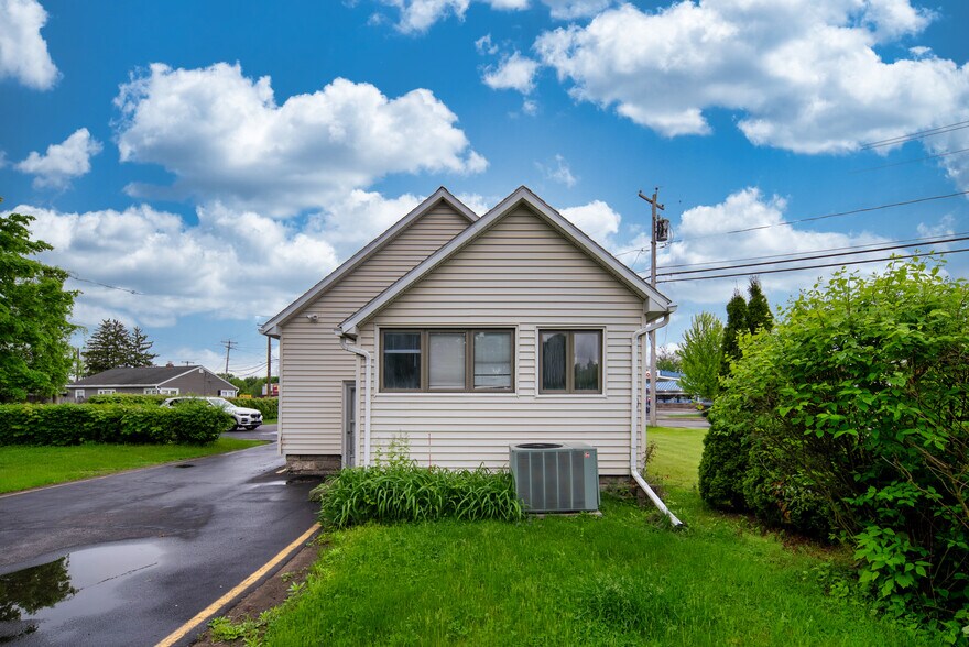 More Photos Of 1221 Altamont Ave, Schenectady Office For Sale